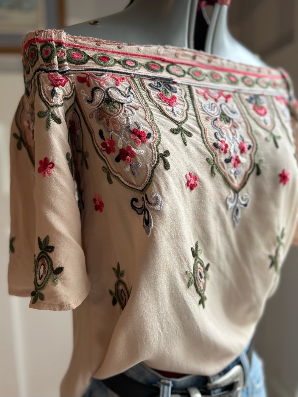Democracy Cream Embroidered Off-Shoulder Boho Top Small - Picture 2 of 7